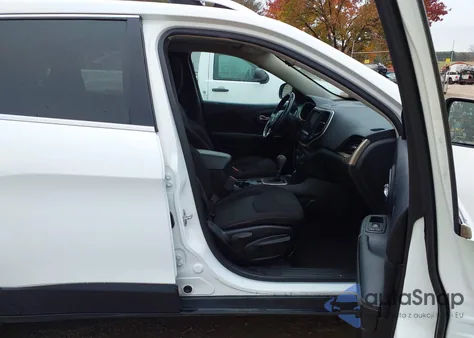 2016 Jeep Cherokee Latitude z USA, uszkodzony, nr VIN 1C4PJMCB0GW371893